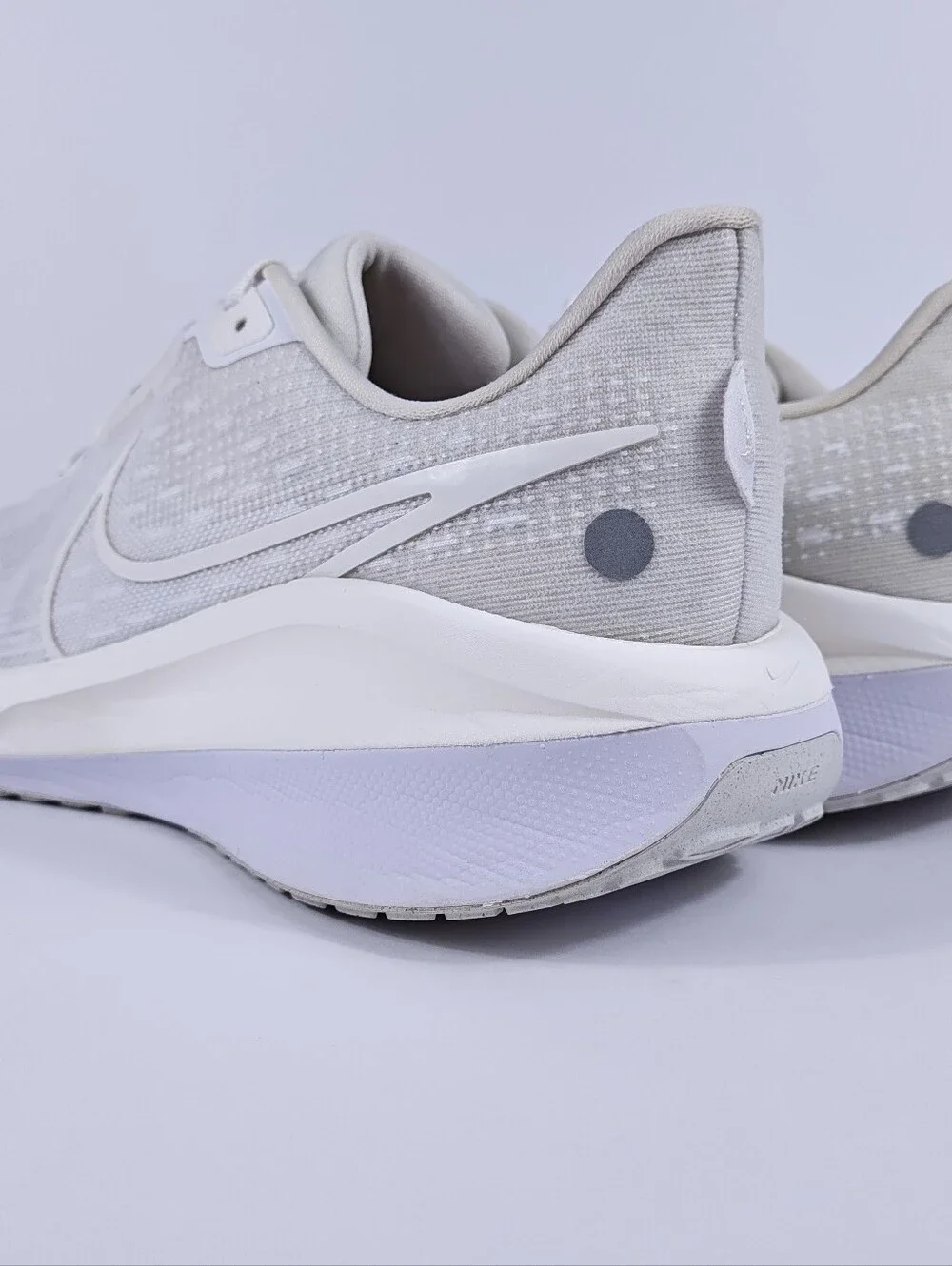 Nike Vomero 17 Mens 11.5 Max Cushion Neutral Road Running Shoes White ZoomX